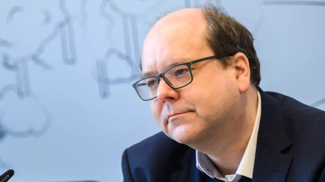 Niedersachsens Umweltminister Christian Meyer (Grüne) sieht keinen Bedarf für weitere Gasförderprojekte. (Archivbild) - Bild: Julian Stratenschulte/dpa