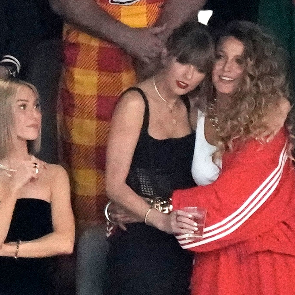 Teilerfolg für Justin Baldoni im Rechtsstreit mit Blake Lively: Baldoni bekommt Zugriff auf ausgewählte Nachrichten zwischen Lively und Superstar Taylor Swift. (Archiv)  - Foto: Charlie Riedel/AP/dpa