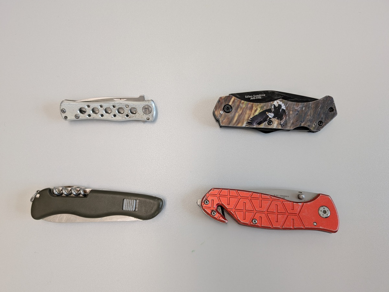 POL-RZ: Kontrolle des Messerverbots - Gemeinsamer Einsatz von Polizei und Verkehrsbetrieben Hamburg-Holstein am ZOB Geesthacht - Foto: presseportal.de