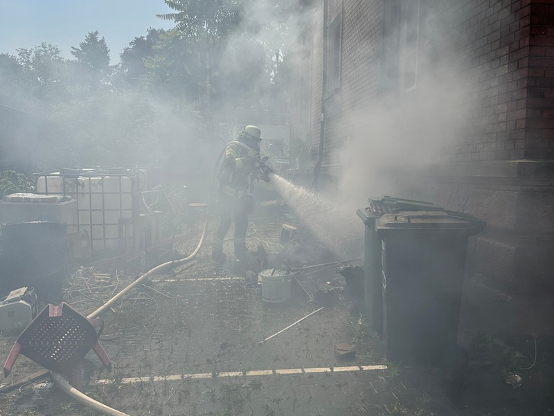 FW Weinheim: Feuer in der Ludwigstraße, schnell unter Kontrolle - Foto: presseportal.de