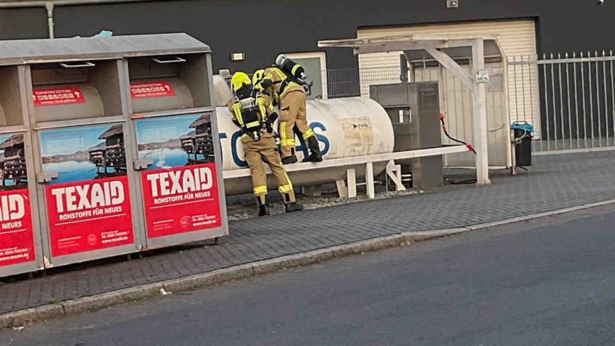 FW Alpen: Gasaustritt an Gastankstelle - Foto: presseportal.de