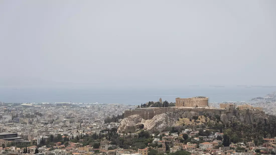 Athen war 1985 die erste Kulturhauptstadt Europas - Blick auf die Akropolis vom Lycabettus-Hügel. - Bild: Socrates Baltagiannis/dpa