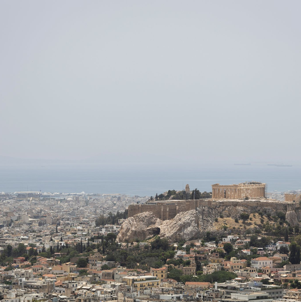 Athen war 1985 die erste Kulturhauptstadt Europas - Blick auf die Akropolis vom Lycabettus-Hügel. - Foto: Socrates Baltagiannis/dpa