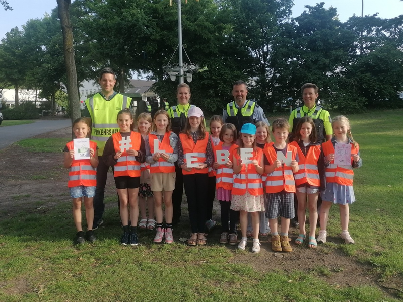 POL-PB: #LEBEN - Ergebnisse der Verkehrssicherheitsaktion Dank- und Denkzettel - Foto: presseportal.de