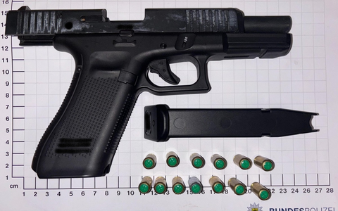 BPOL NRW: Bundespolizei findet Schreckschusswaffe - Foto: presseportal.de