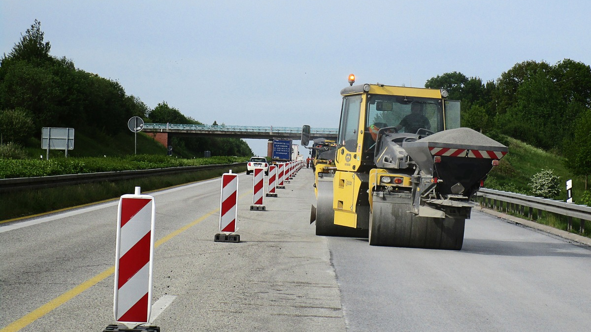 Sicher durch die Baustelle: BG BAU ruft zu mehr Rücksicht im Straßenverkehr auf - Foto: presseportal.de