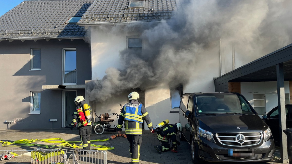 KFV Bodenseekreis: Wohnungsvollbrand durch explodierten Fahrrad-Akku - Mehrere Verletzte in Unteruhldingen - Foto: presseportal.de