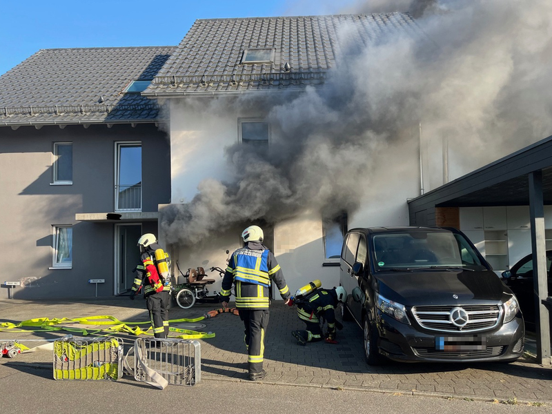 KFV Bodenseekreis: Wohnungsvollbrand durch explodierten Fahrrad-Akku - Mehrere Verletzte in Unteruhldingen - Foto: presseportal.de