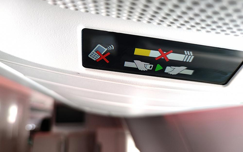 Anzeige in einem Flugzeig (Archiv) - Foto: über dts Nachrichtenagentur