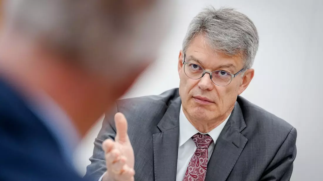 Minister Schnieder sucht nach Lösungen. (Archivbild) - Bild: Kay Nietfeld/dpa