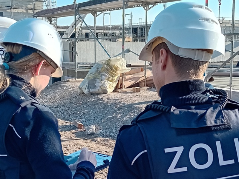 HZA-BI: Bundesweite Schwerpunktprüfung im Baugewerbe/Bielefelder Zoll beendet illegalen Aufenthalt in 20 Fällen und deckt zudem zahlreiche weitere Verstöße auf - Foto: presseportal.de
