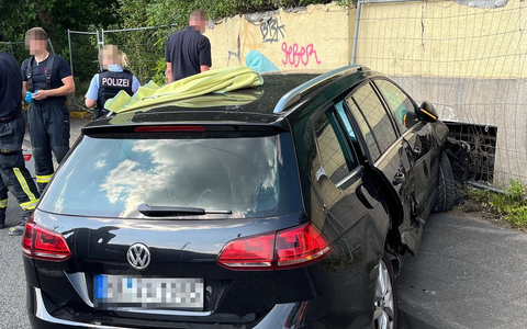 POL-HA: Unfall vor Grundstücksausfahrt: drei Leichtverletzte - Foto: presseportal.de