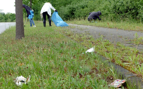 HZA-MD: Müllsammelaktion zum Tag der Umwelt beim Hauptzollamt Magdeburg / Zoll in Sachsen-Anhalt setzt ein Zeichen für den Umweltschutz - Foto: presseportal.de
