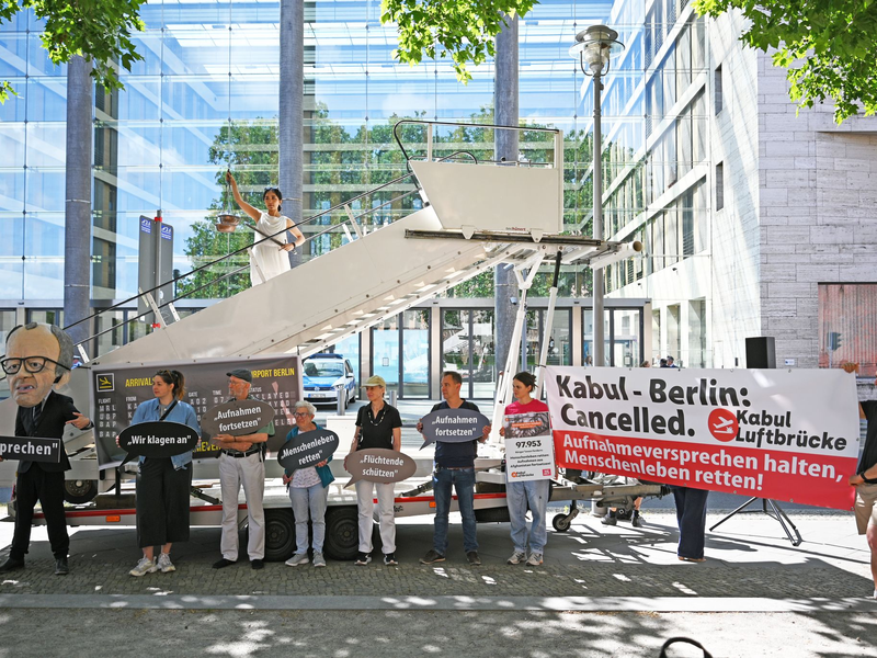Aktivsten unterstützen mit Protestaktion Klagen von Afghanen gegen die Bundesregierung. (Archivbild) - Foto: Michael Brandt/dpa