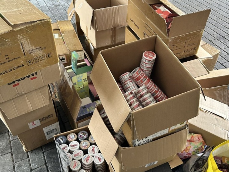 ZOLL-H: -Ermittlungen und Sicherstellungen durch das Zollfahndungsamtes Hannover in Bielefeld -Sicherstellung von großen Mengen Snus-Tabak,unversteuerten E-Zigaretten sowie HHC-Vapes - Foto: presseportal.de