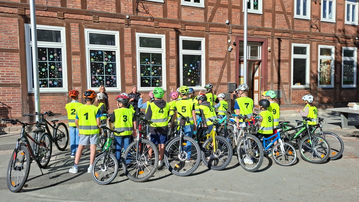 POL-SZ: Pressemitteilung der Polizeiinspektion SZ/PE/WF vom 20.06.2025. - Foto: presseportal.de