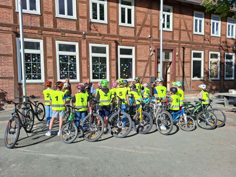 POL-SZ: Pressemitteilung der Polizeiinspektion SZ/PE/WF vom 20.06.2025. - Foto: presseportal.de