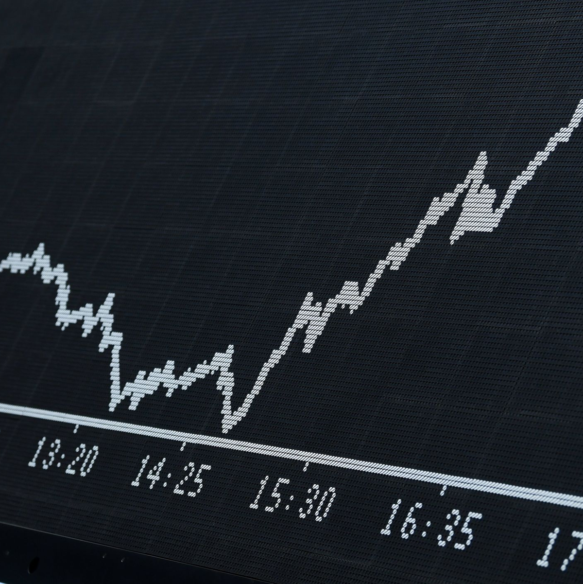 Kursgewinne an den Börsen mehren das Vermögen der Bundesbürger, doch längst nicht alle besitzen Aktien. (Archivbild) - Foto: Arne Dedert/dpa