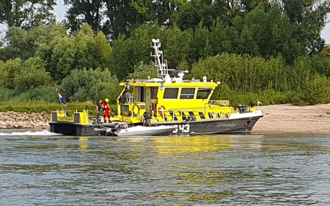 POL-DU: Duisburg/Emmerich-HĂĽthum: Sportboot kentert - Sieben Personen im Wasser - Foto: presseportal.de POL-DU: Duisburg/Emmerich-HĂĽthum: Sportboot kentert - Sieben Personen im Wasser - Foto: presseportal.de