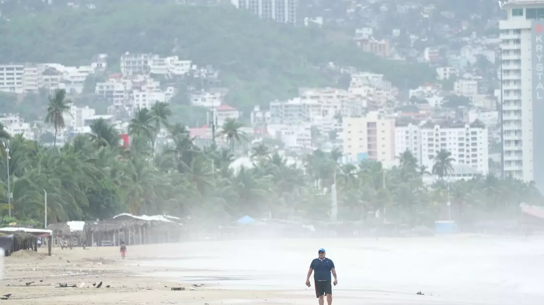 Der Hurrikan «Erick» brachte gefährlich starke Winde und Regen in den Süden Mexikos mit sich. - Bild: Fernando Llano/AP/dpa