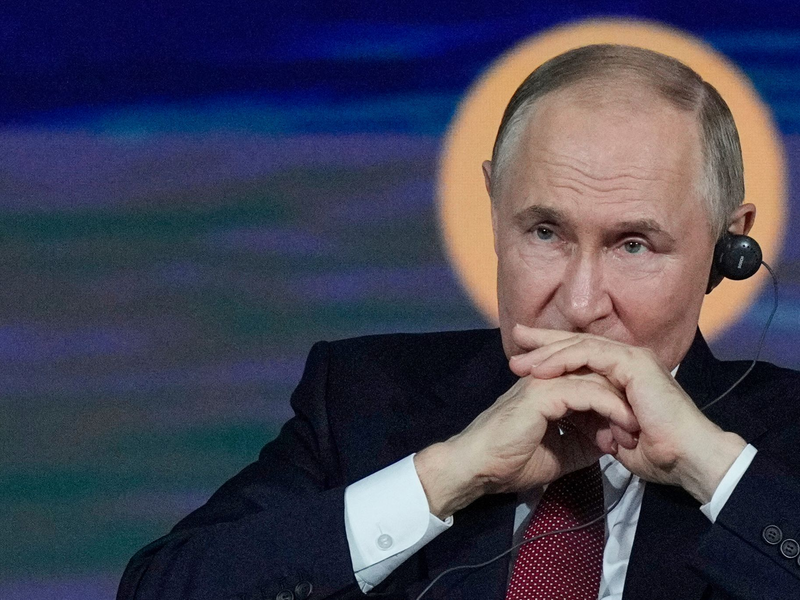 Kremlchef Wladimir Putin schließt erstmals auch die Einnahme der ukrainischen Region Sumy nicht aus.  - Foto: Dmitri Lovetsky/AP/dpa