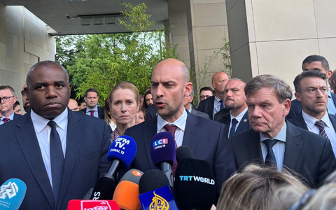 Außenminister Johann Wadephul (r-l) und die Außenminister von Frankreich, Jean-Noël Barrot, und Großbritannien, David Lammy, am Freitag in Genf. - Foto: Christiane Oelrich/dpa