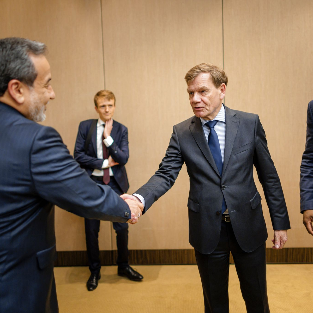Die Außenminister von Deutschland, Frankreich und Großbritannien verhandeln in Genf mit ihrem iranischen Kollegen Abbas Araghtschi über eine diplomatische Lösung im Atomkonflikt mit Teheran. - Foto: Thomas Trutschel/Photothek Media Lab/dpa