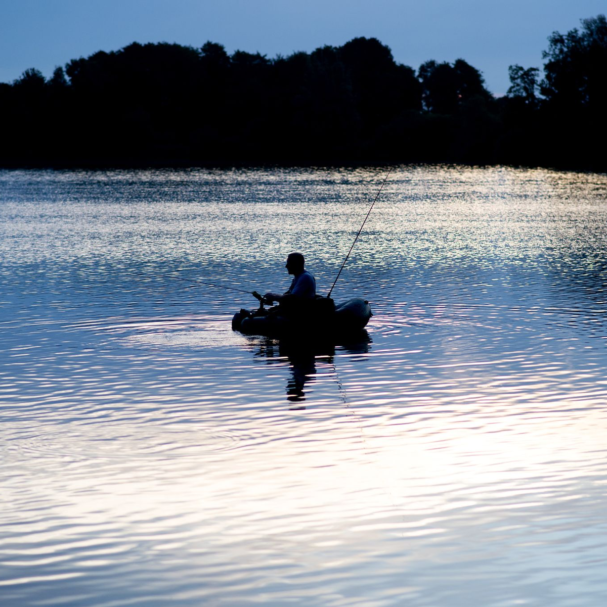 Viele Gifte in Gewässern sind nicht nachweisbar. (Archivbild)  - Foto: Hauke-Christian Dittrich/dpa