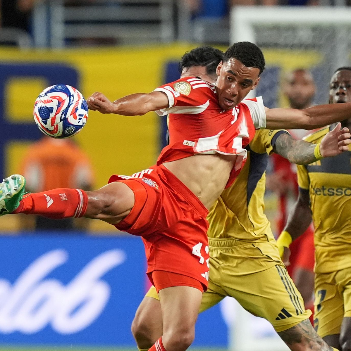 Trainer Vincent Kompany und sein Kapitän.  - Foto: Rebecca Blackwell/AP/dpa