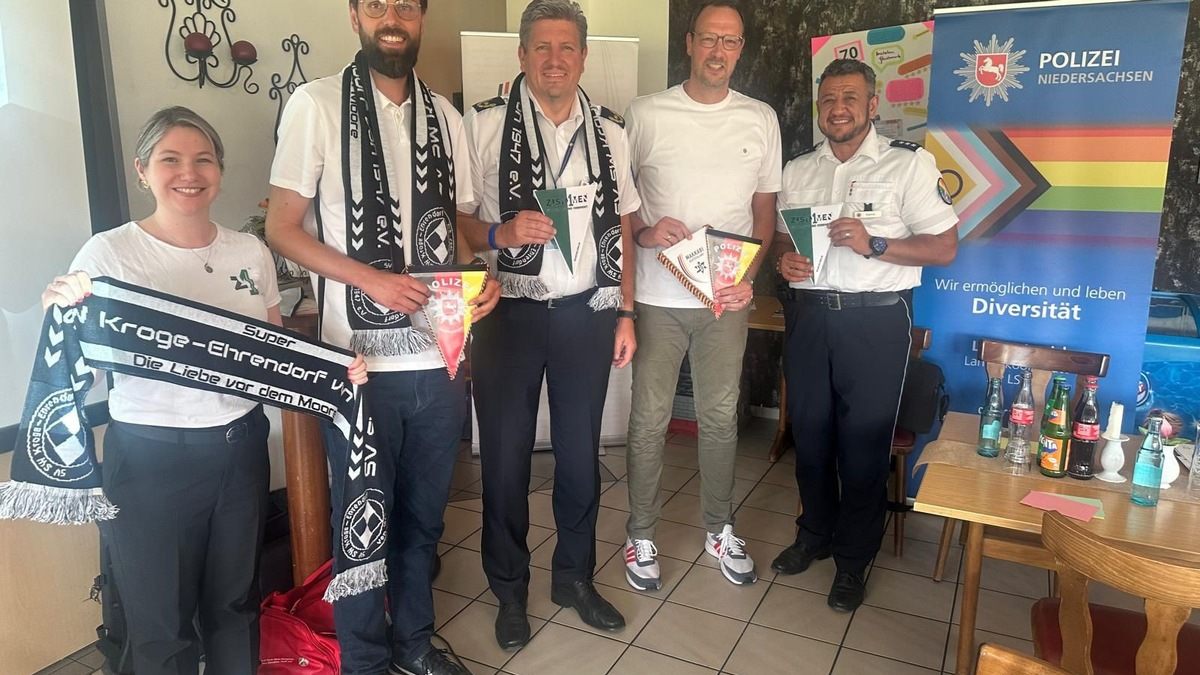 POL-OLD: Gemeinsam gegen Diskriminierung und Antisemitismus im Sport: Präventionsprojekt im Rahmen der 4. Europäischen Polizeimeisterschaft im Frauenfußball - Foto: presseportal.de