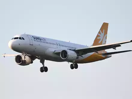 Am Mittwoch war der erste Sonderflug mit Deutschen aus Israel in Amman gestartet. - Foto: Arne Dedert/dpa