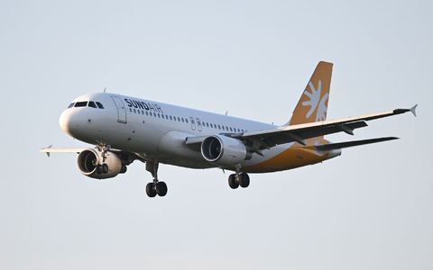 Am Mittwoch war der erste Sonderflug mit Deutschen aus Israel in Amman gestartet. - Foto: Arne Dedert/dpa Am Mittwoch war der erste Sonderflug mit Deutschen aus Israel in Amman gestartet. - Foto: Arne Dedert/dpa