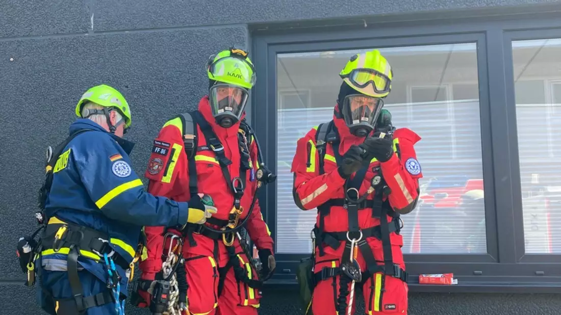 FW-PI: Folgemeldung: Großfeuer in Quickborn / Einsatzende noch nicht absehbar - Bild: presseportal.de