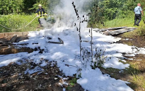 FW Südheide: Größerer Menge Müll und Schrott brennen- Feuerwehr Unterlüß bei 30 Grad im Brandeinsatz - Foto: presseportal.de FW Südheide: Größerer Menge Müll und Schrott brennen- Feuerwehr Unterlüß bei 30 Grad im Brandeinsatz - Foto: presseportal.de