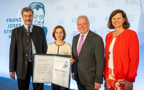 Hanns-Seidel-Stiftung verleiht FJS-Preis an Maia Sandu / Markus Ferber, MdEP: Integrität mit strategischer Weitsicht und einem klaren Bekenntnis zur europäischen Zukunft der Republik Moldau. - Foto: presseportal.de Hanns-Seidel-Stiftung verleiht FJS-Preis an Maia Sandu / Markus Ferber, MdEP: Integrität mit strategischer Weitsicht und einem klaren Bekenntnis zur europäischen Zukunft der Republik Moldau. - Foto: presseportal.de