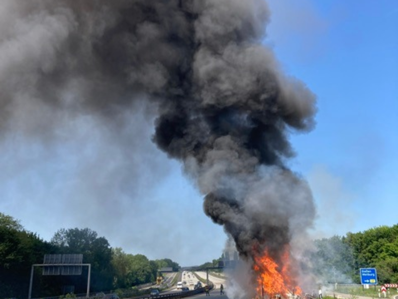 POL-WI: Brennendes Wohnmobil, Gemarkung Limburg, BAB 3, km 107, Fahrtrichtung Köln, Samstag, 21.06.2025, 12:00 Uhr - Foto: presseportal.de