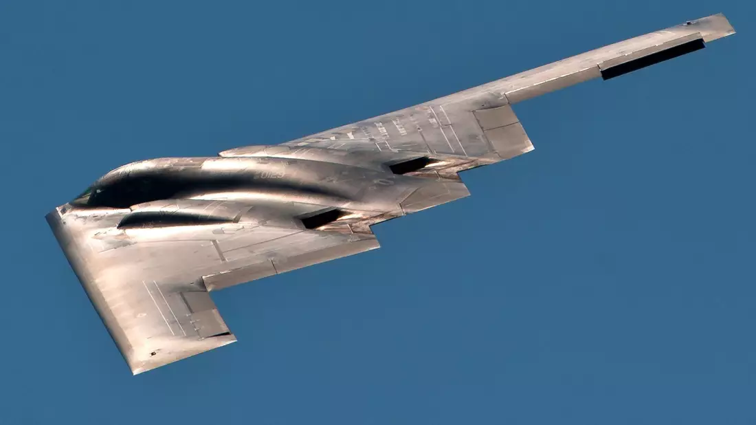 Die schwere Bombe vom Typ GBU-57 kann nur von B-2-Tarnkappenbombern der US-Luftwaffe abgeworfen werden.  - Bild: Nathan Gallahan/U.S. Air Force/dpa