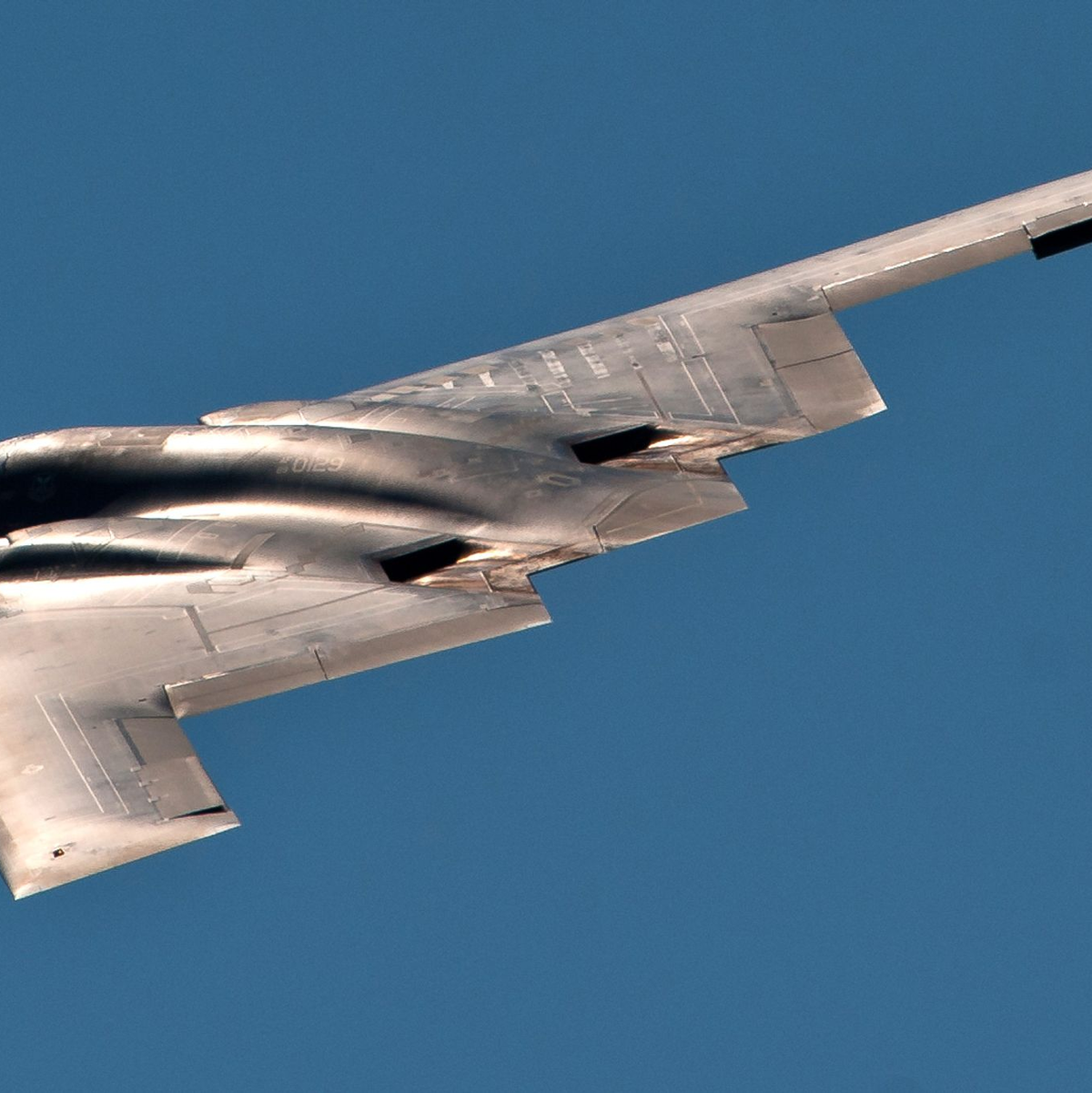 Die schwere Bombe vom Typ GBU-57 kann nur von B-2-Tarnkappenbombern der US-Luftwaffe abgeworfen werden.  - Foto: Nathan Gallahan/U.S. Air Force/dpa