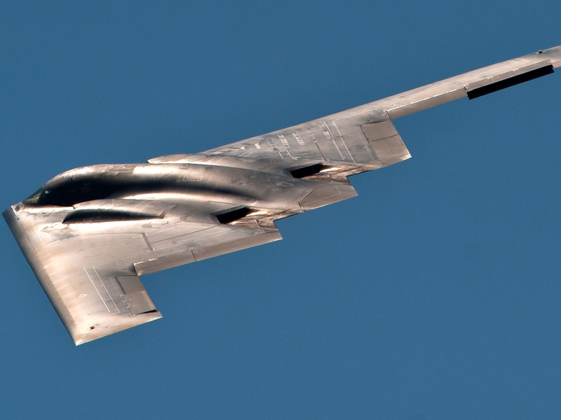 Die schwere Bombe vom Typ GBU-57 kann nur von B-2-Tarnkappenbombern der US-Luftwaffe abgeworfen werden. (Handout) - Foto: Nathan Gallahan/U.S. Air Force/dpa