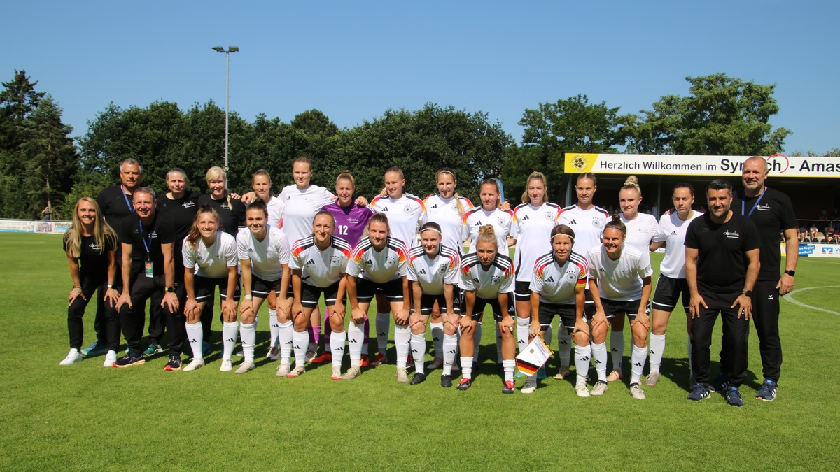 POL-CLP: Polizei-Fußball-EM der Damen in Lohne - Platzierungsspiele - Bilder vom Halbfinale Deutschland gg. Österreich - Foto: presseportal.de