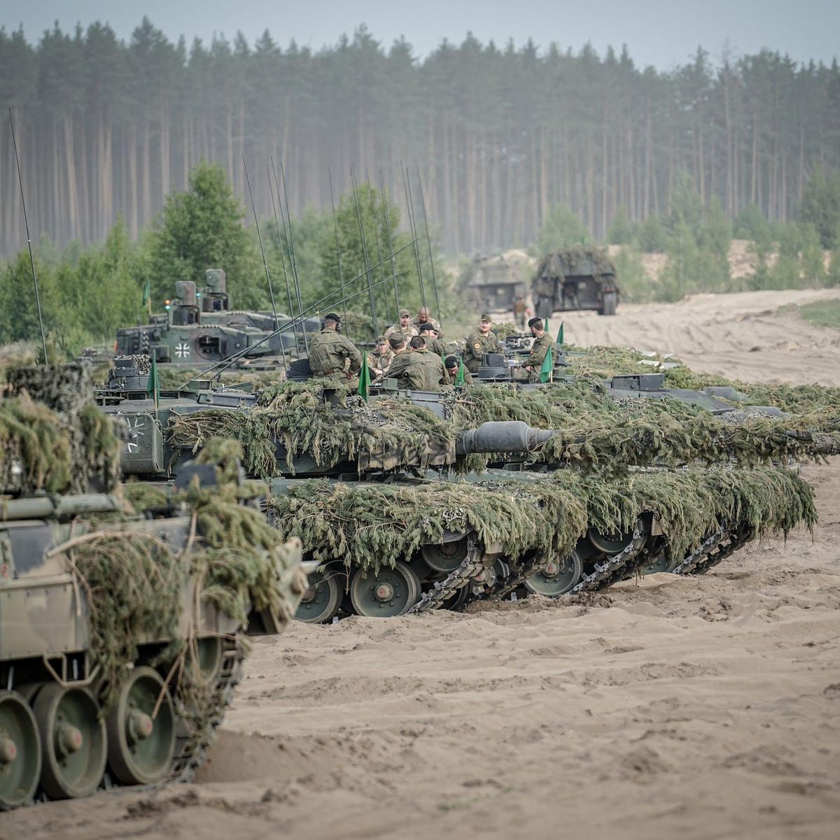 Geld verdienen mit Waffen? Eine knappe Mehrheit der Bundesbürger findet das vertretbar (Archivbild) - Foto: Kay Nietfeld/dpa
