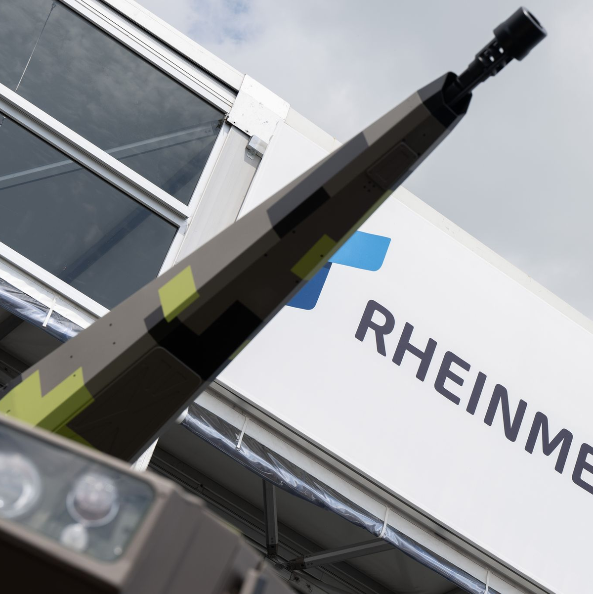 Das Flugabwehr-Geschütz Skyranger von Rheinmetall bei der Berliner Luft- und Raumfahrtausstellung (ILA) im Jahr 2024. Die Waffenschmiede boomt.  - Foto: Sebastian Gollnow/dpa