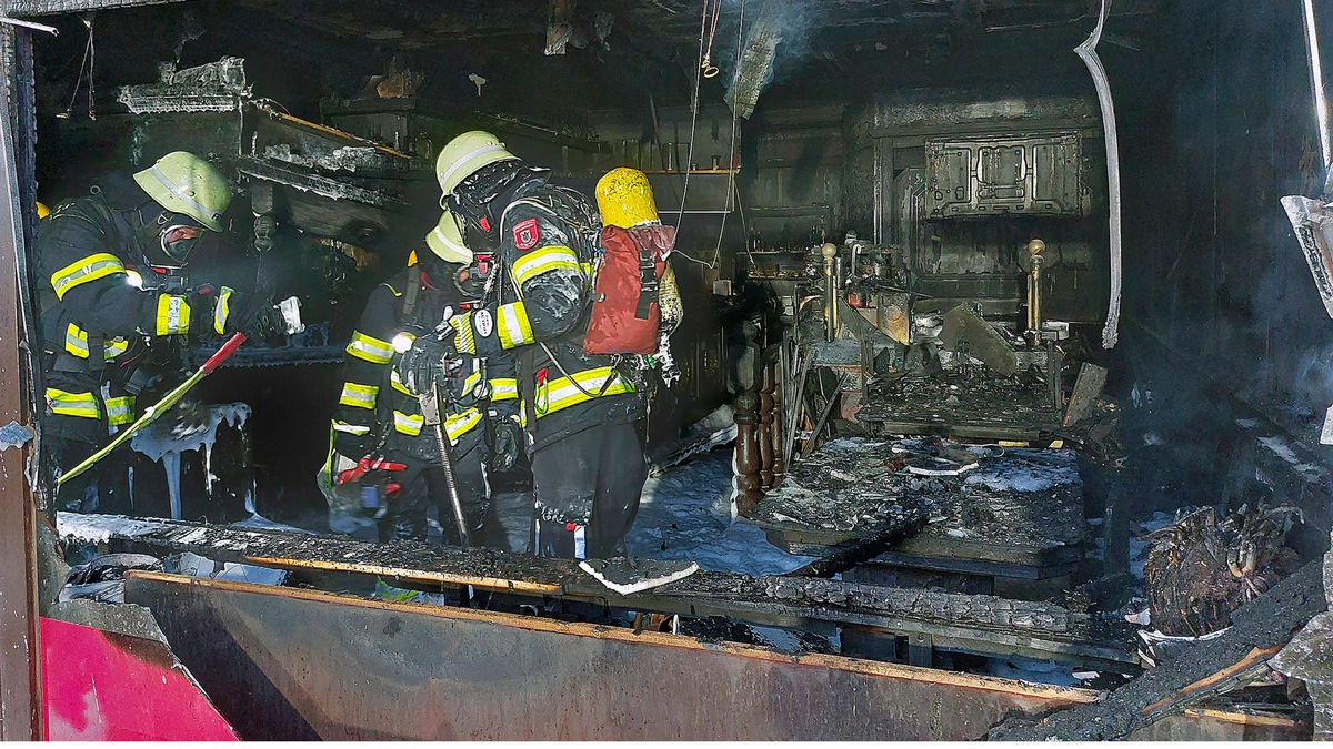 FW-M: Brand in Lokal (Freimann) - Foto: presseportal.de