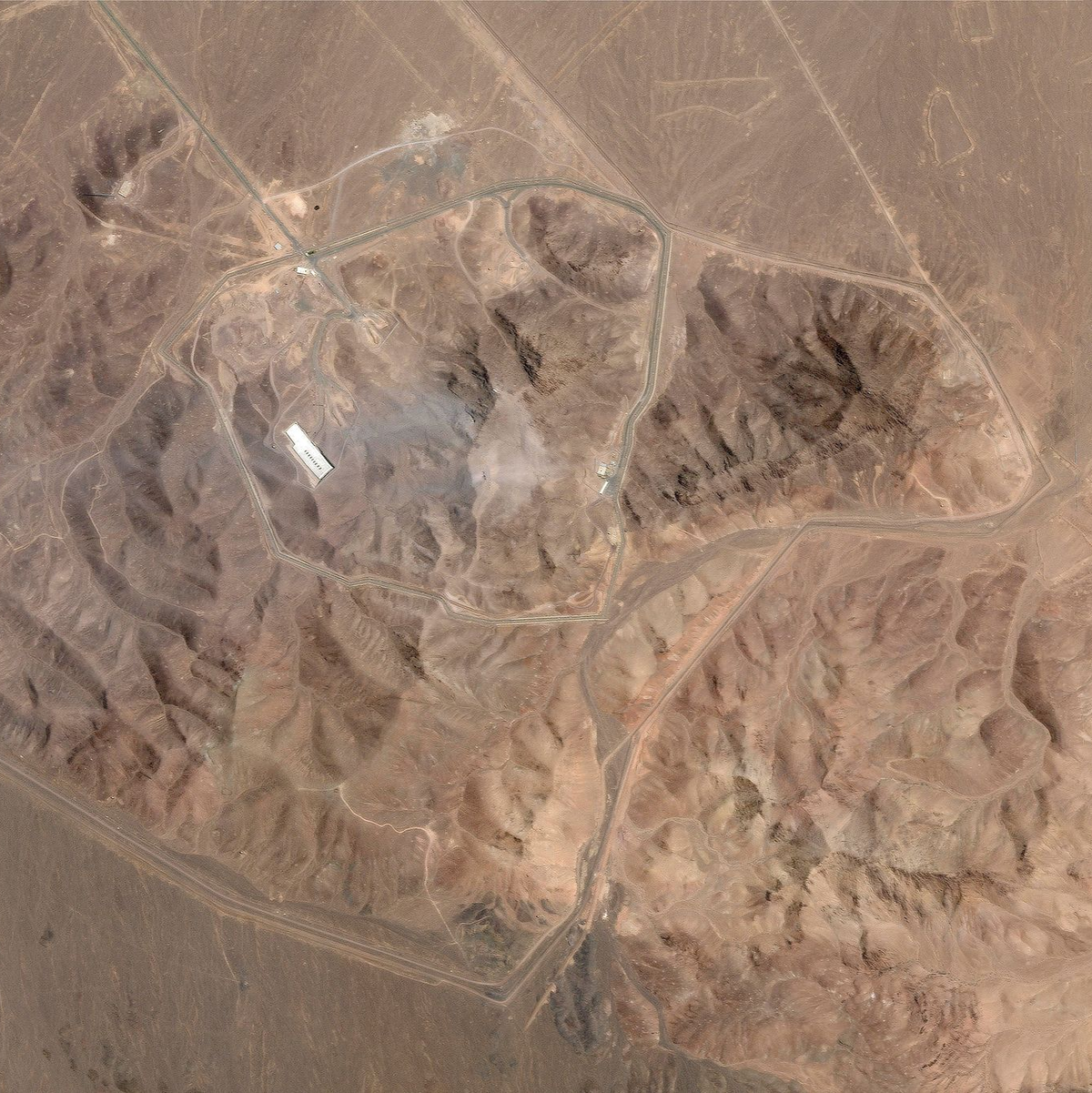 Die USA haben unter anderem die gut befestigte unterirdische Uran-Anreicherungslage Fordo angegriffen. - Foto: Planet Labs PBC/Planet Labs PBC via AP/dpa