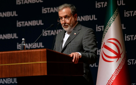 Irans Außenminister Abbas Araghtschi erklärt umgehend, es werde Konsequenzen geben. - Foto: Khalil Hamra/AP/dpa