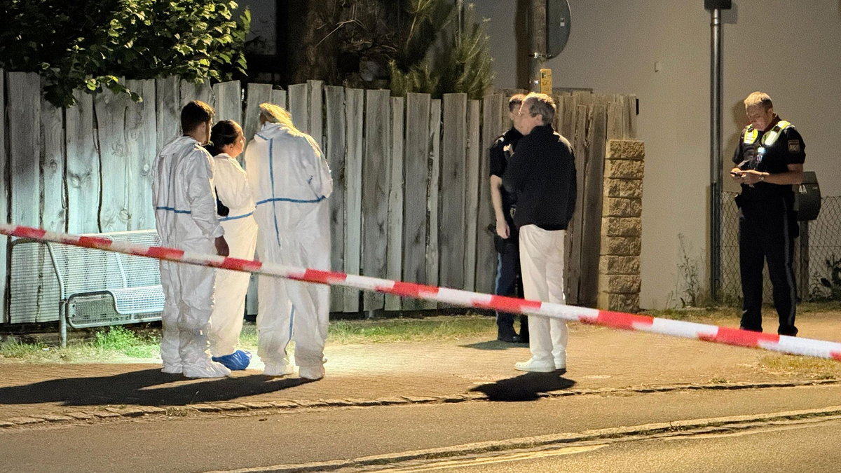 Noch in der Nacht zum Sonntag kam es im Bereich des Tatortes unweit des Großen Brombachsees bei Ramsberg zu umfangreichen Spurensicherungsmaßnahmen der Polizei. - Foto: Goppelt/Vifogra /dpa