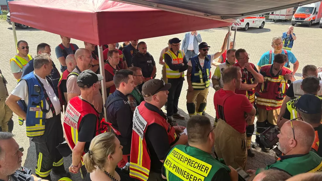 FW-PI: Abschlussmeldung: Großfeuer in Quickborn ist nach 22 Stunden gelöscht - Bild: presseportal.de