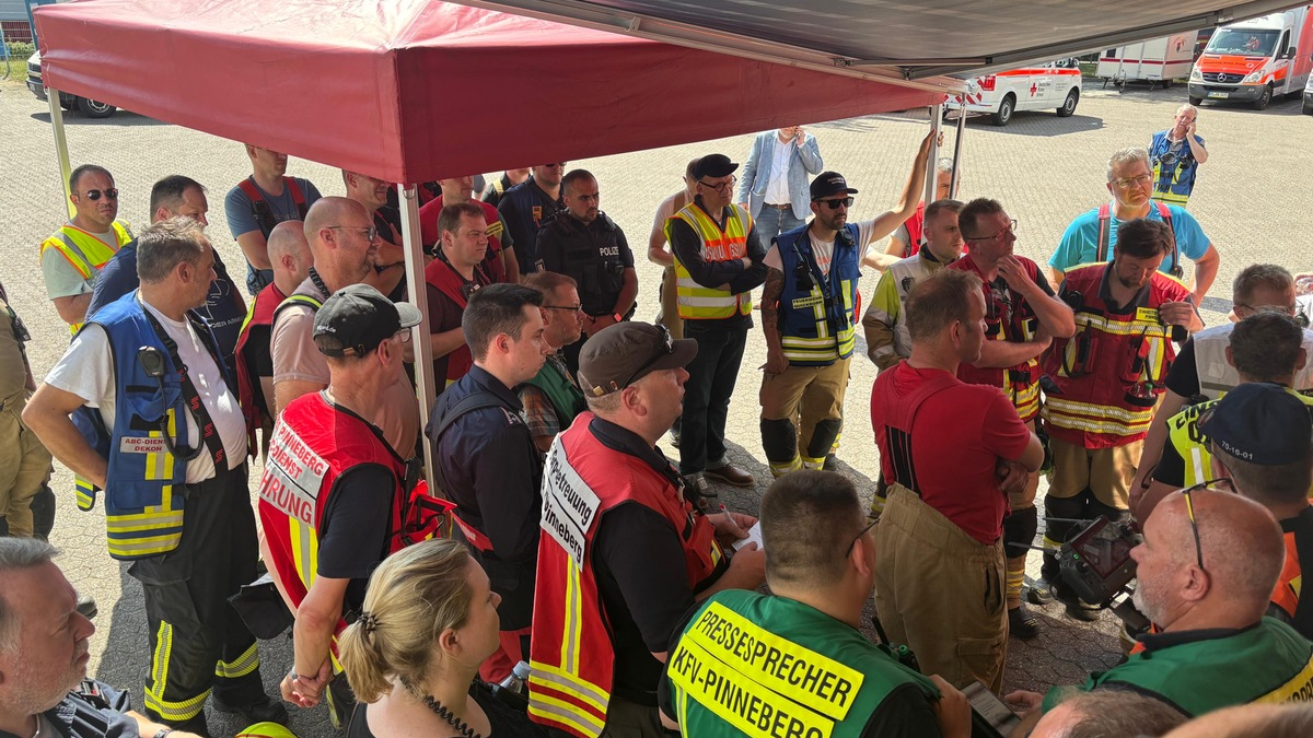 FW-PI: Abschlussmeldung: Großfeuer in Quickborn ist nach 22 Stunden gelöscht - Foto: presseportal.de