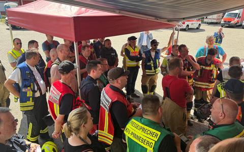 FW-PI: Abschlussmeldung: Großfeuer in Quickborn ist nach 22 Stunden gelöscht - Foto: presseportal.de FW-PI: Abschlussmeldung: Großfeuer in Quickborn ist nach 22 Stunden gelöscht - Foto: presseportal.de