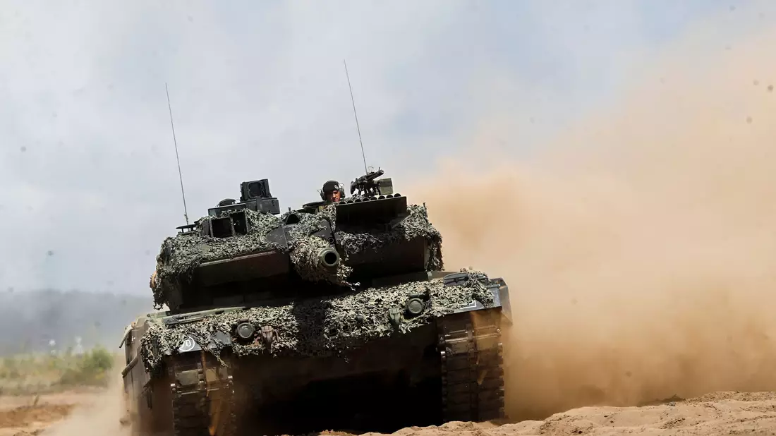 Die Nato ist sich einig beim Ziel für Verteidigungsausgaben.  - Bild: Mindaugas Kulbis/AP/dpa